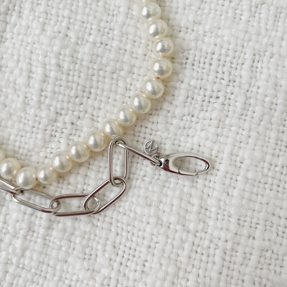 Mejuri Dual Pearl Wrap Bracelet - Picture 4 of 7